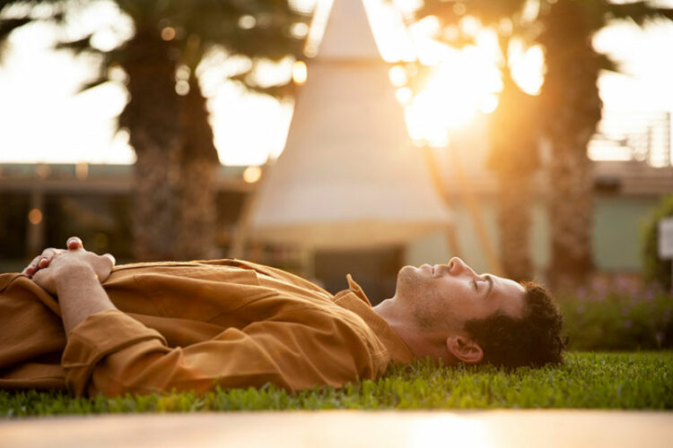 Medytacja, joga – jakie praktyki pomogą zwalczyć zmęczenie i odzyskać energię?