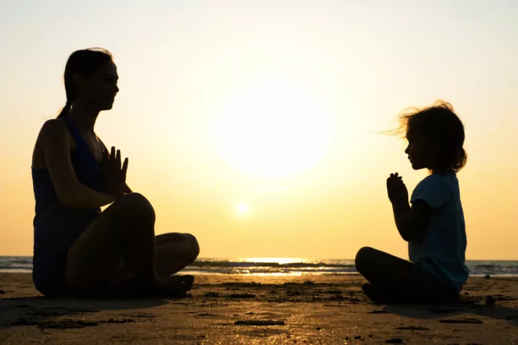 Medytacja dla dzieci. Wprowadź uważność w życie malucha, a w przyszłości ci za to podziękuje
